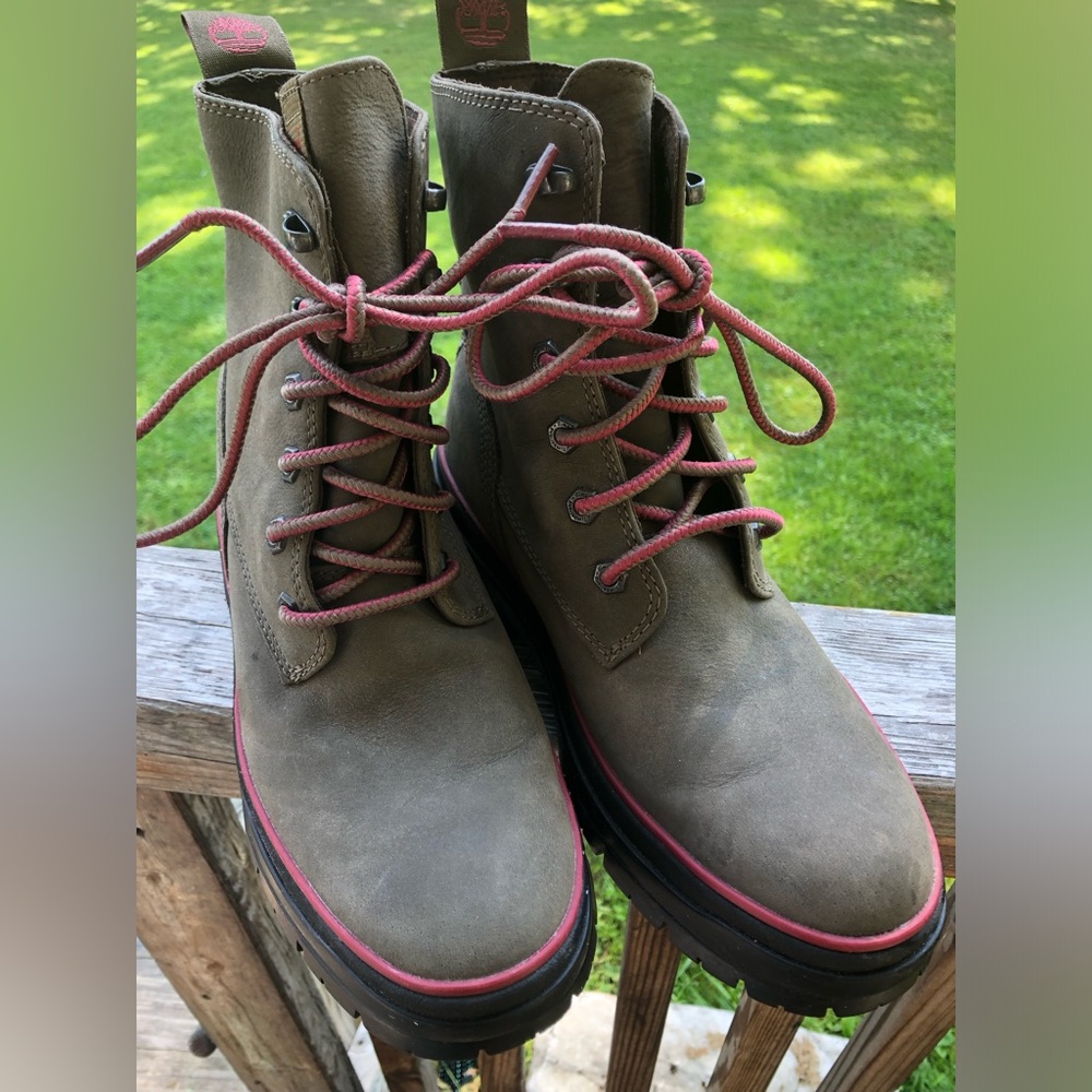 Women’s waterproof boots